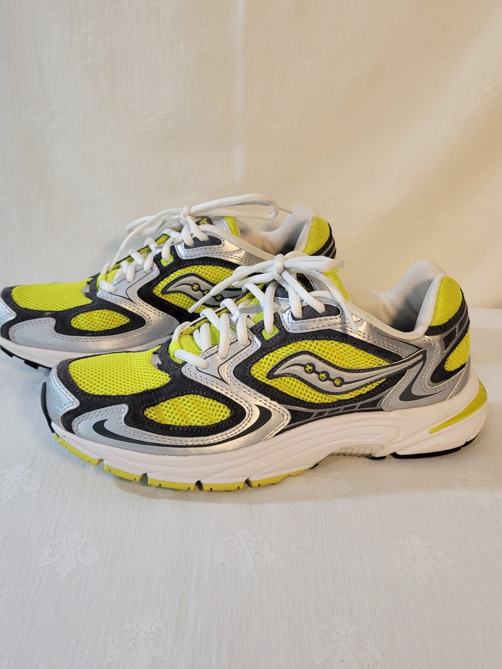 Saucony (Unisex 7.5) Grid Jazz 9 Neon Yellow & Silver Running Shoes